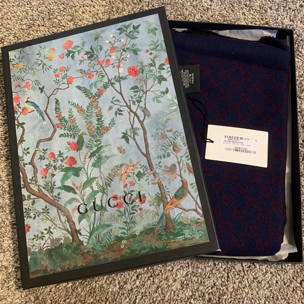 Navy blue and burgundy men’s Gucci scarf